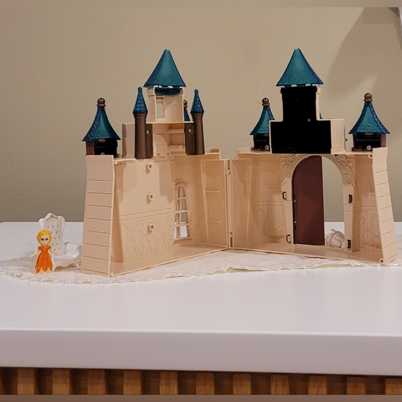 BROOKLYN LOLLIPOPS DREAM CASTLE - Picture 3 of 5